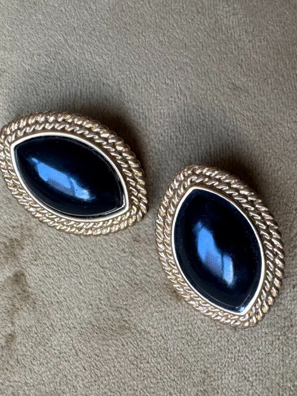 Heaven Mayhem Noir earrings